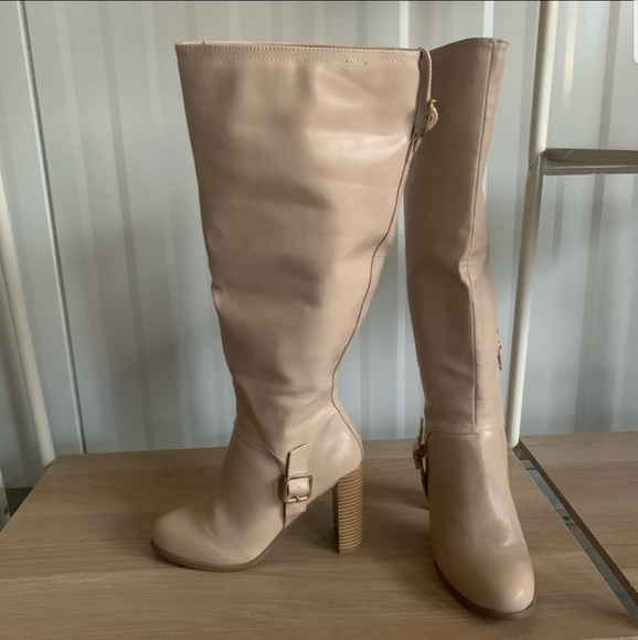 JustFab Shoes - Cream boots